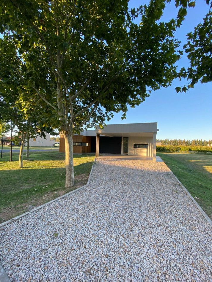 Oportunidad Unica: Casa en Barrio Privado - Venta