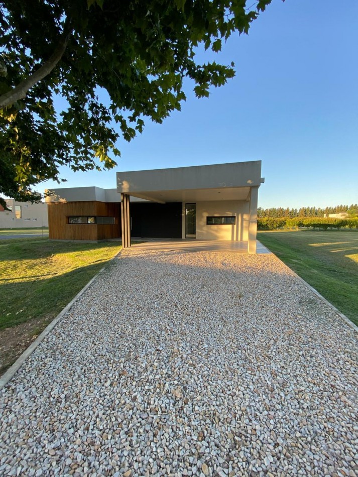 Oportunidad Unica: Casa en Barrio Privado - Venta