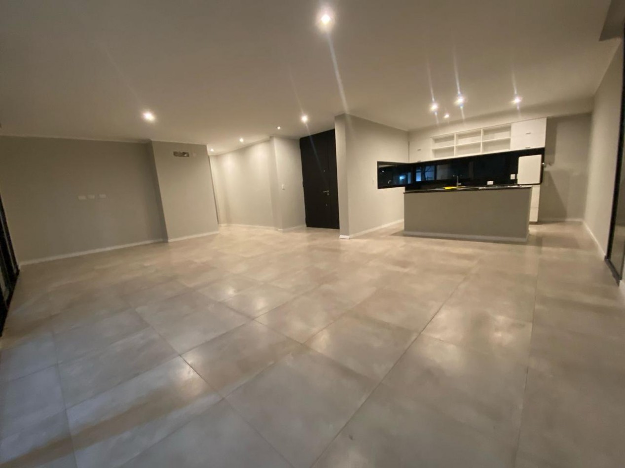 Oportunidad Unica: Casa en Barrio Privado - Venta