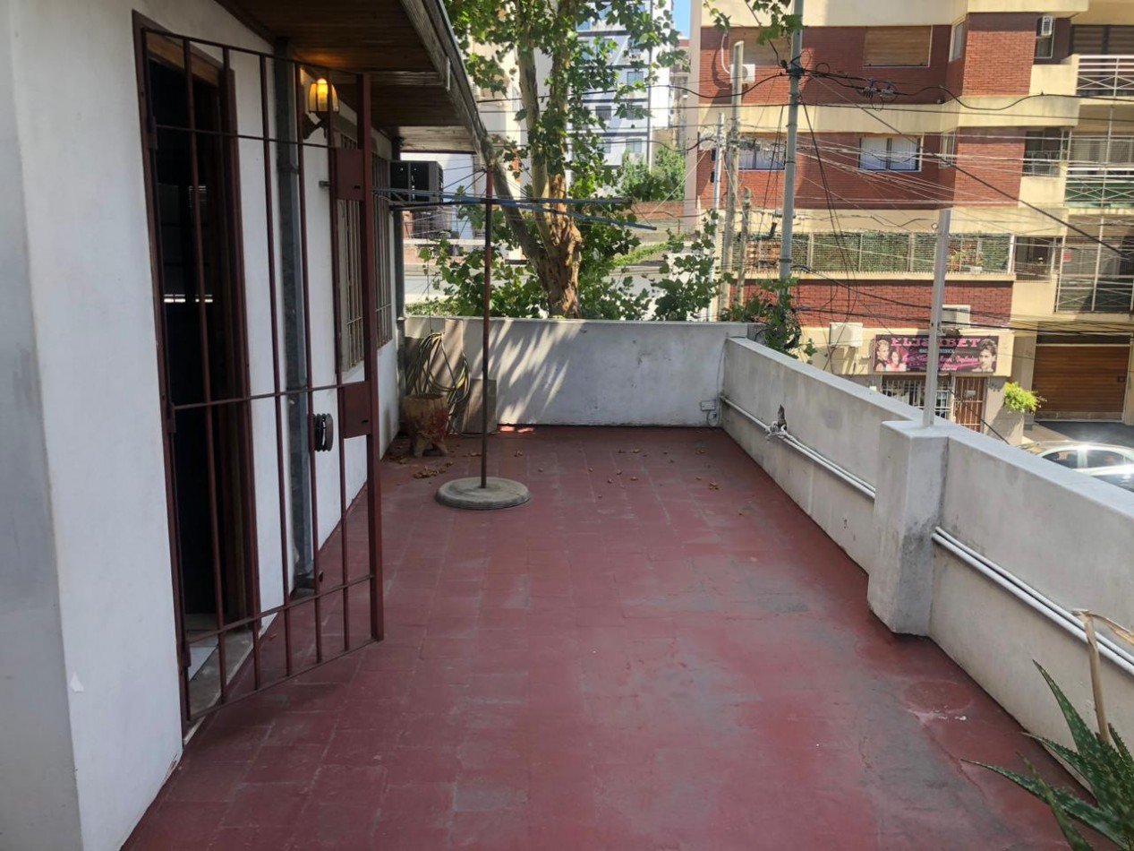 Casa tipo PH en venta - 3 ambientes con patio y terraza
