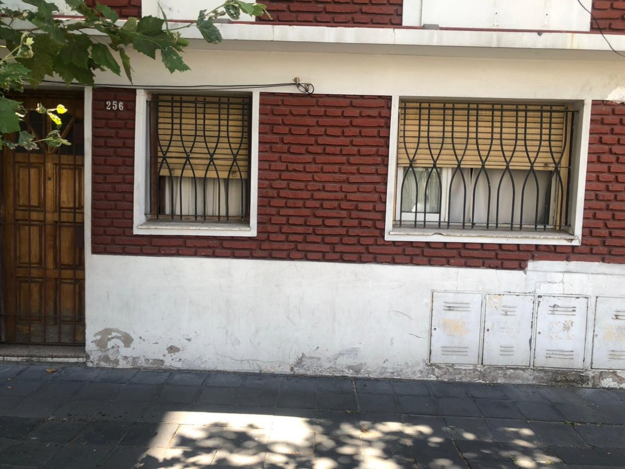 Casa tipo PH en venta - 3 ambientes con patio y terraza