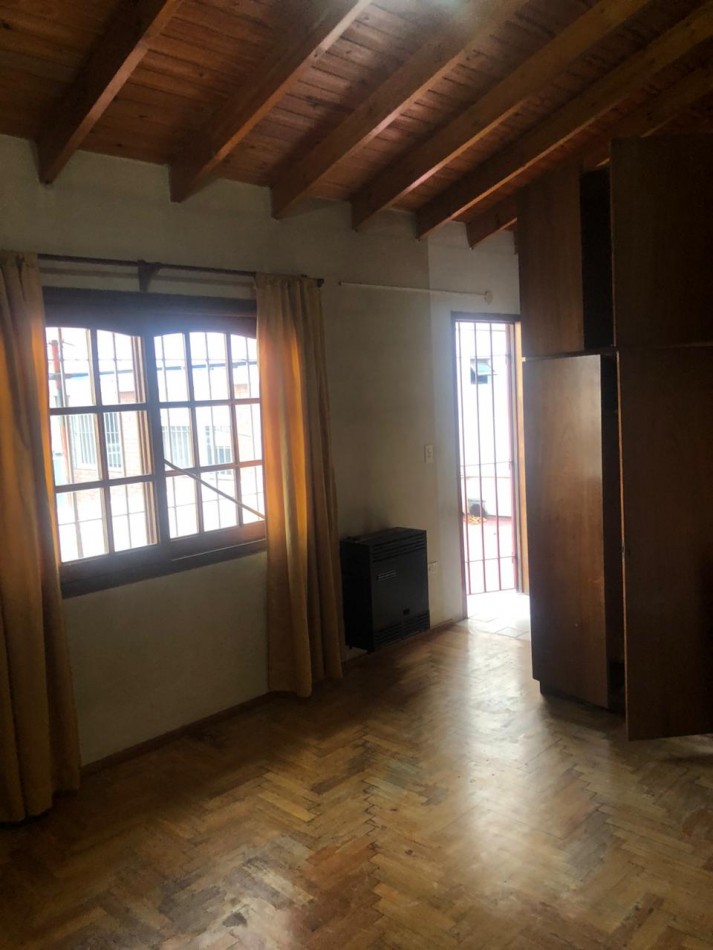 Casa tipo PH en venta - 3 ambientes con patio y terraza