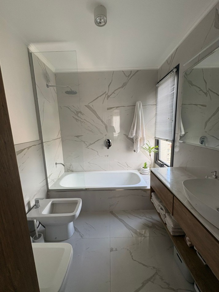 Exclusivo Departamento en Piso Completo - Vistas Abiertas, Privacidad y Diseño de Categoria