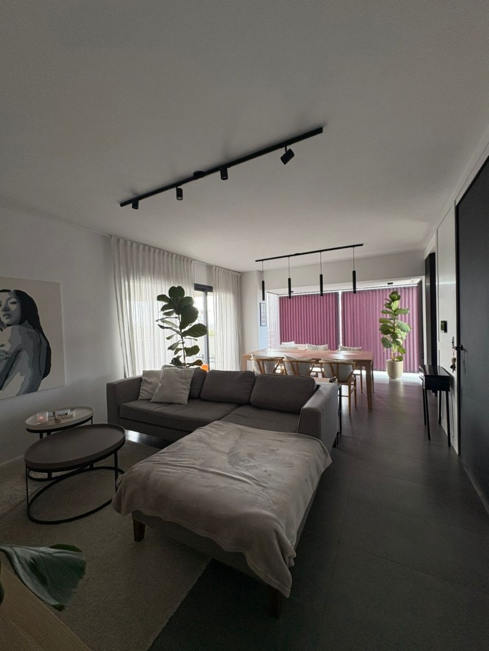 Exclusivo Departamento en Piso Completo - Vistas Abiertas, Privacidad y Diseño de Categoria