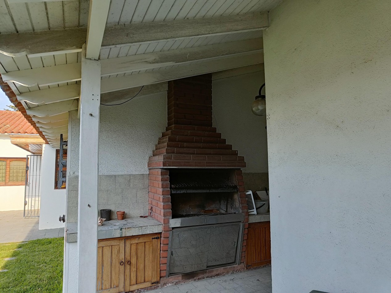 Casa en Venta en Barrio Parque Bernal - Amplio lote y excelentes comodidades