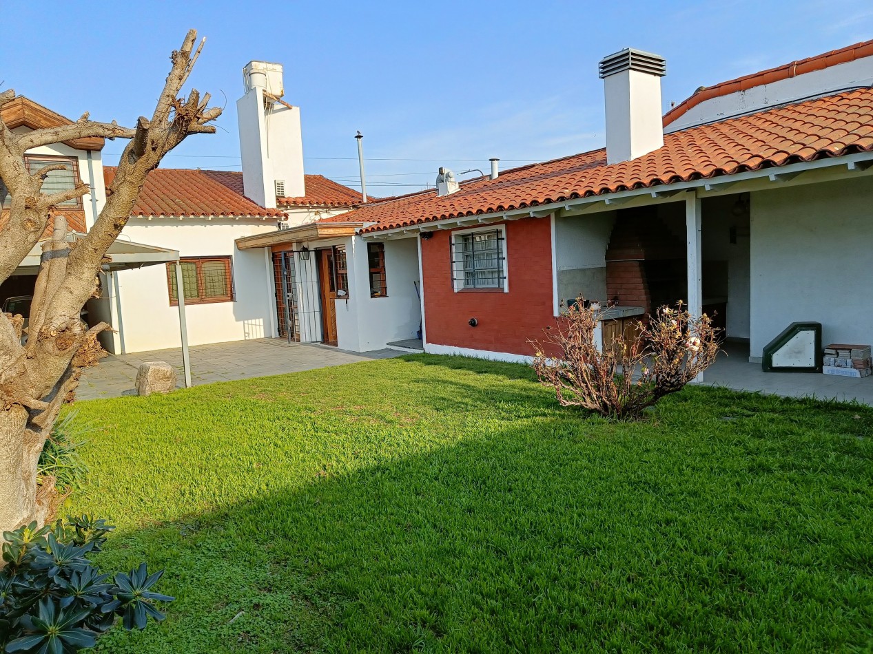 Casa en Venta en Barrio Parque Bernal - Amplio lote y excelentes comodidades