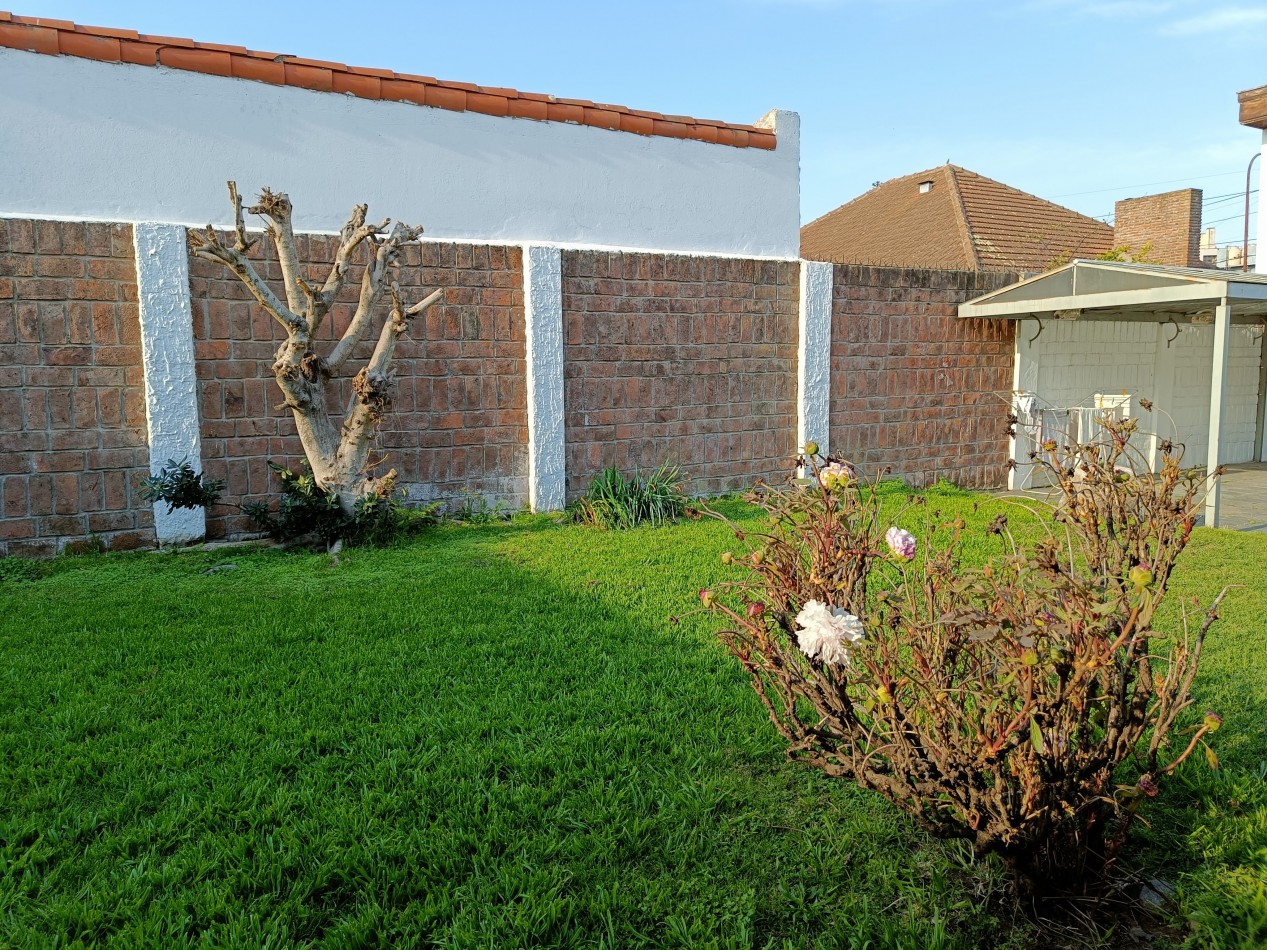 Casa en Venta en Barrio Parque Bernal - Amplio lote y excelentes comodidades