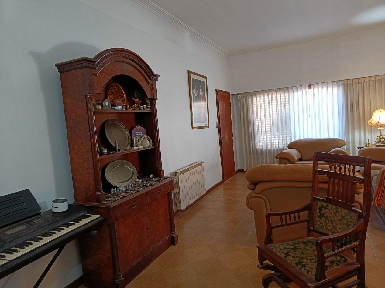 Casa en Venta en Barrio Parque Bernal - Amplio lote y excelentes comodidades