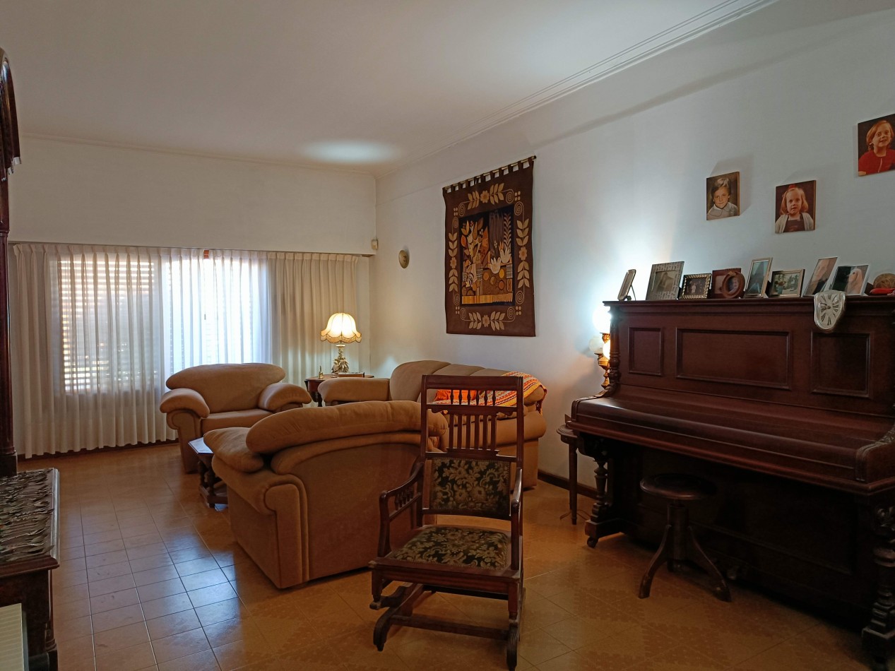 Casa en Venta en Barrio Parque Bernal - Amplio lote y excelentes comodidades