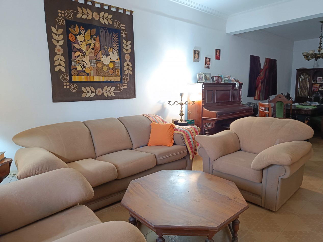 Casa en Venta en Barrio Parque Bernal - Amplio lote y excelentes comodidades