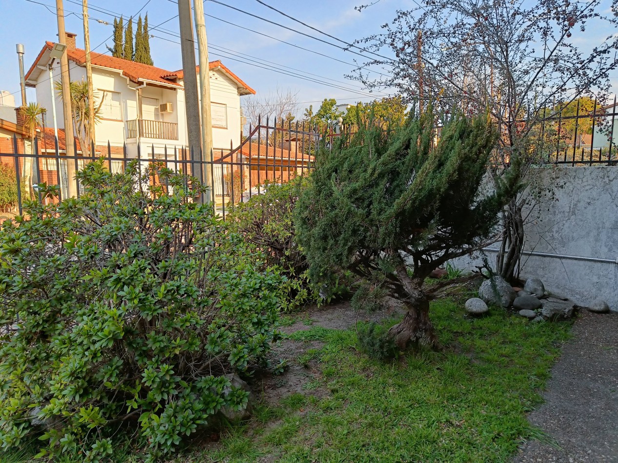 Casa en Venta en Barrio Parque Bernal - Amplio lote y excelentes comodidades