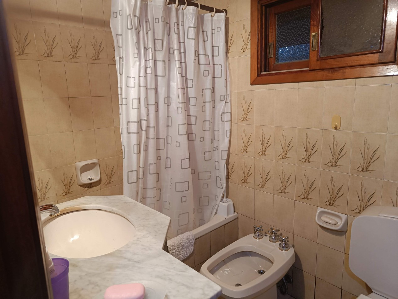 Casa en Venta en Barrio Parque Bernal - Amplio lote y excelentes comodidades