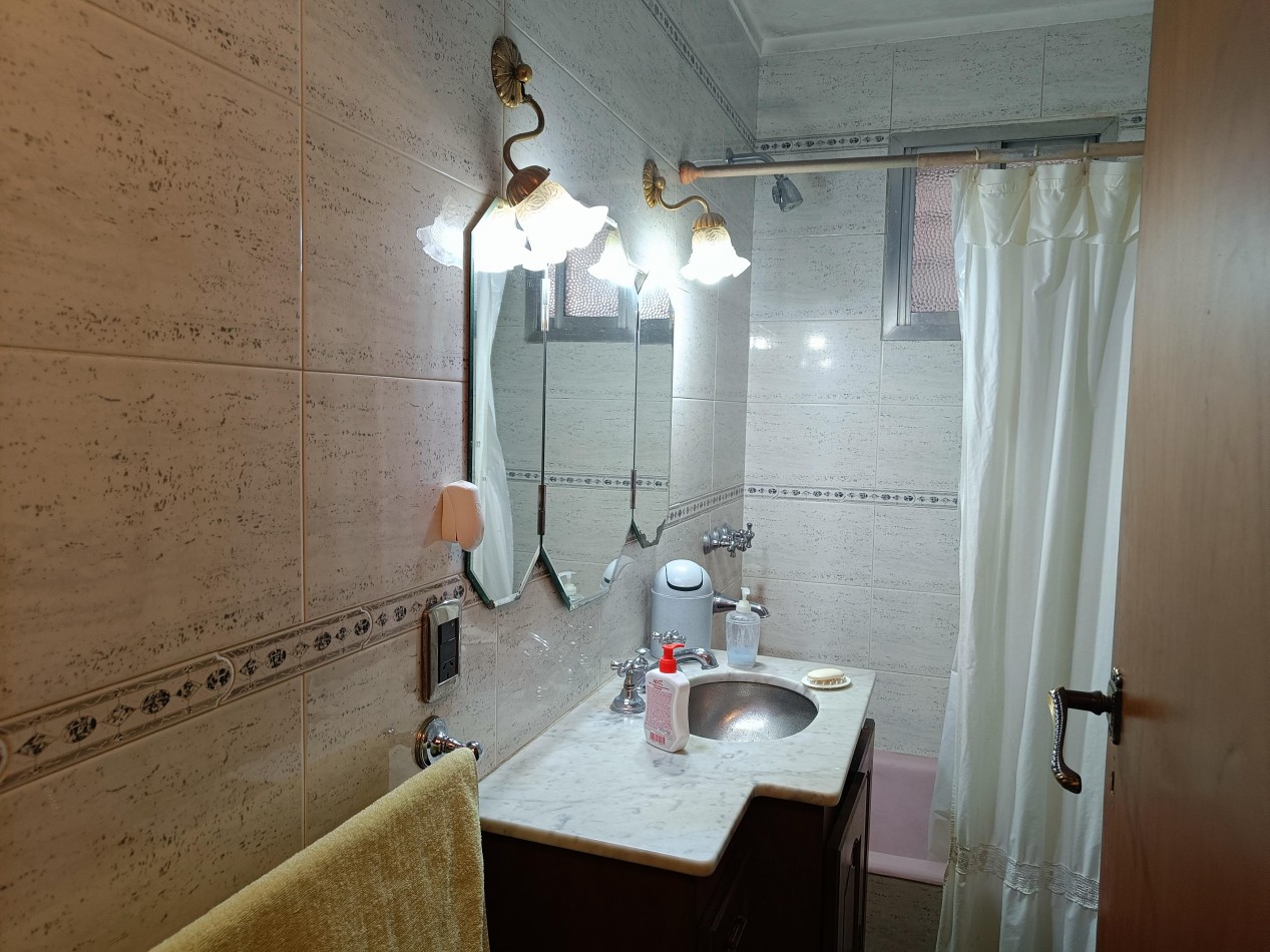 Casa en Venta en Barrio Parque Bernal - Amplio lote y excelentes comodidades