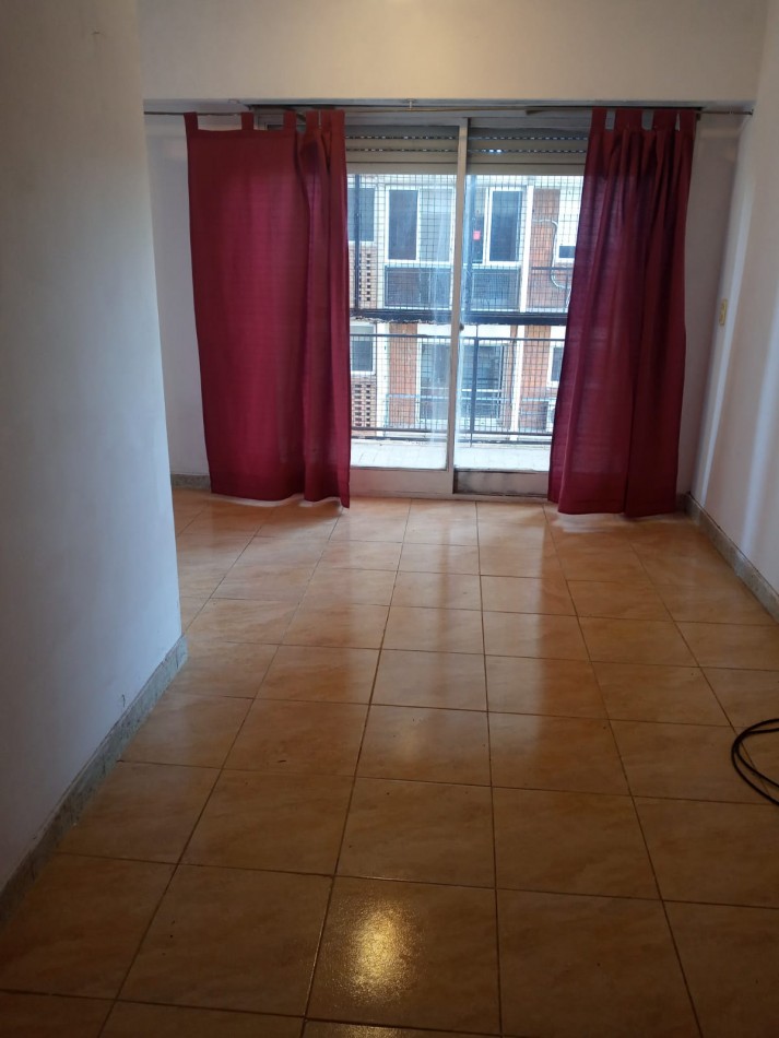 Oportunidad - Departamento de 3 Ambientes en Alquiler en Quilmes Centro