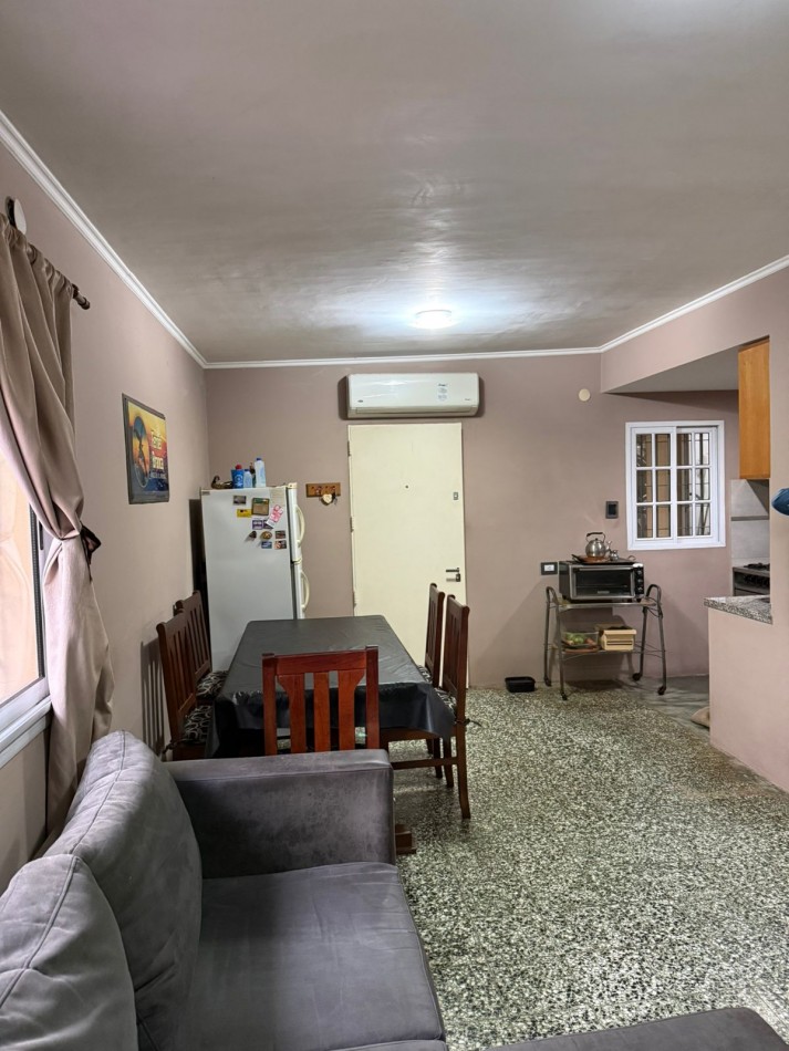 Casa en Venta en Ezpeleta - 2 Ambientes con Garage