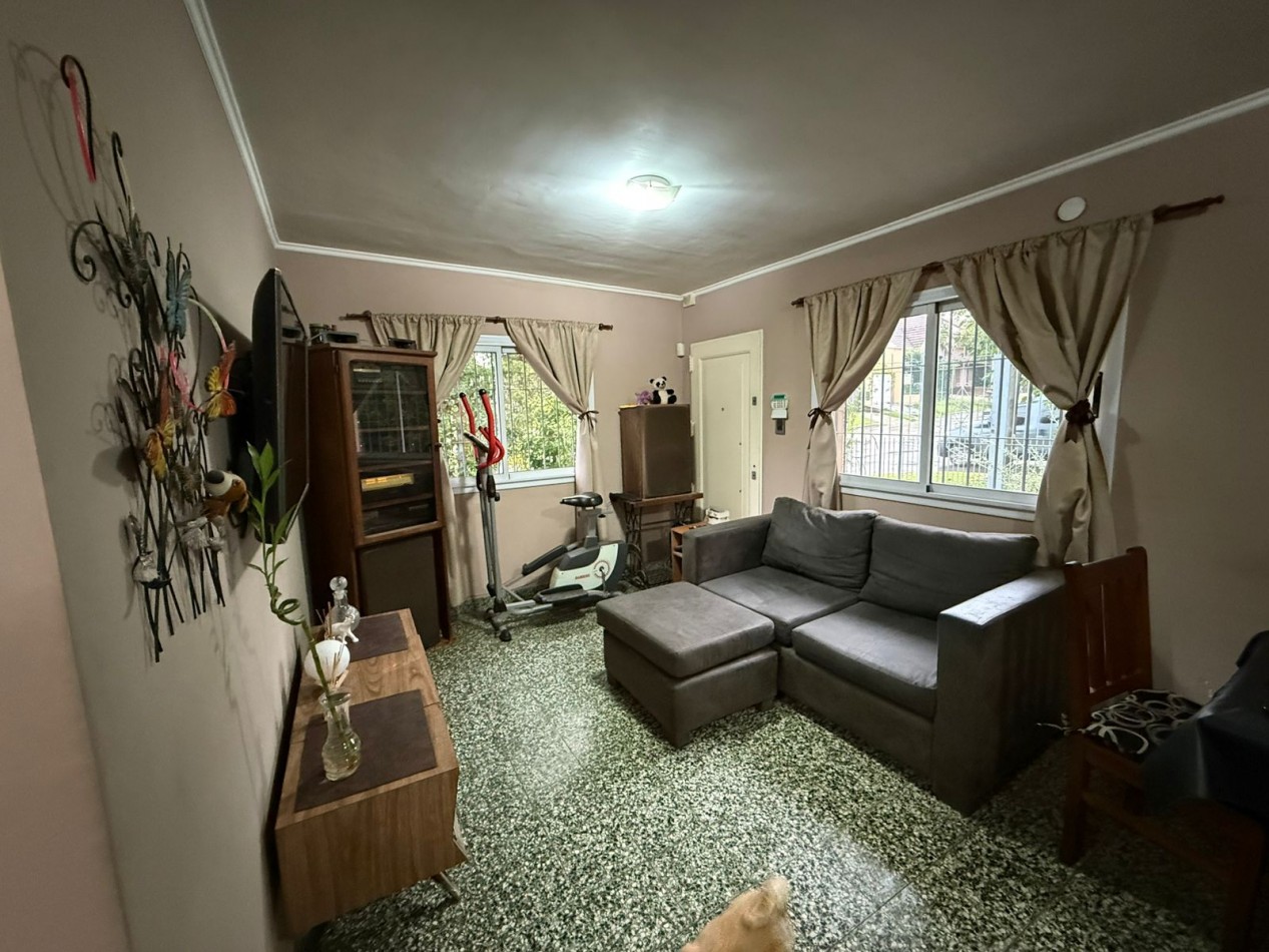 Casa en Venta en Ezpeleta - 2 Ambientes con Garage