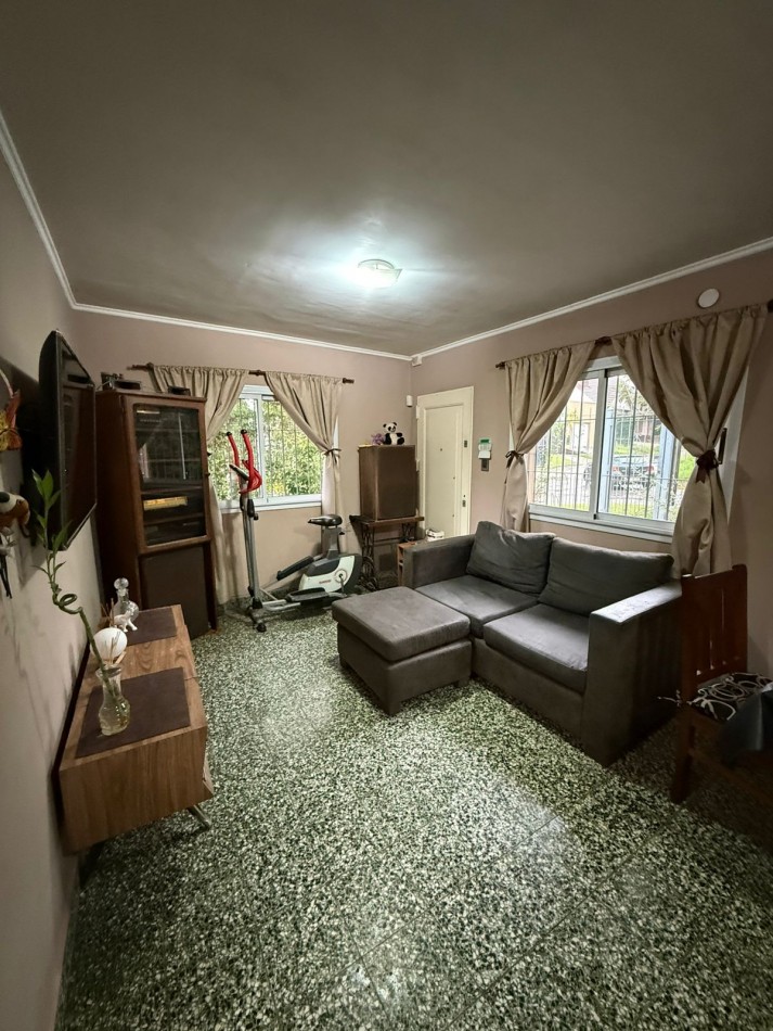 Casa en Venta en Ezpeleta - 2 Ambientes con Garage