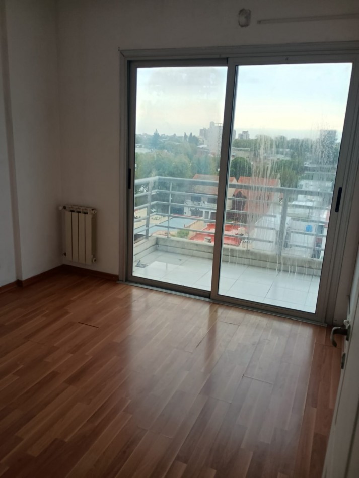 Departamento Semipiso de 3 Ambientes en Bernal - Con Cochera