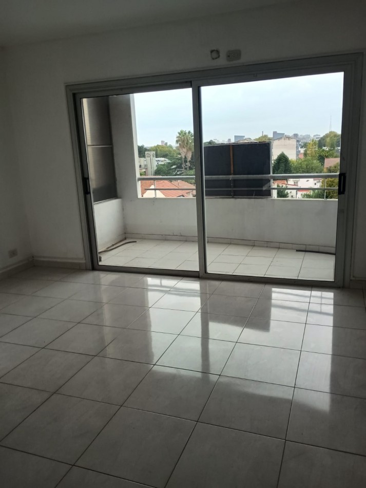 Departamento Semipiso de 3 Ambientes en Bernal - Con Cochera