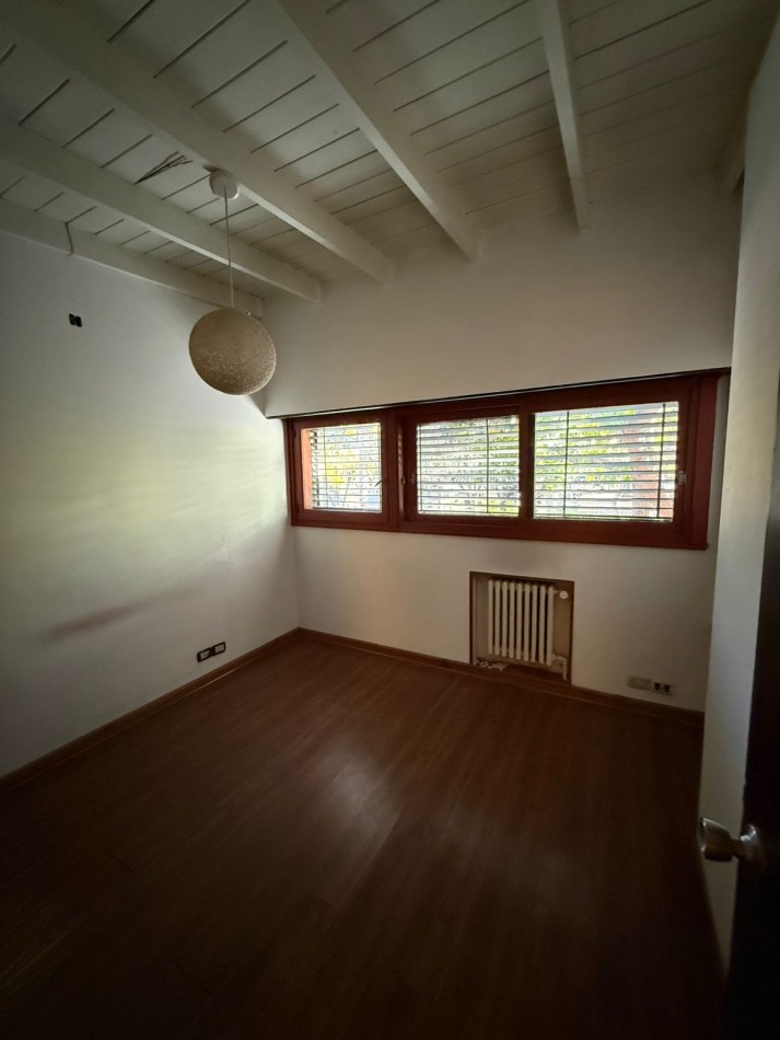 Excelente Casa en Alquiler Frente a Plaza de la Cruz - Quilmes Centro