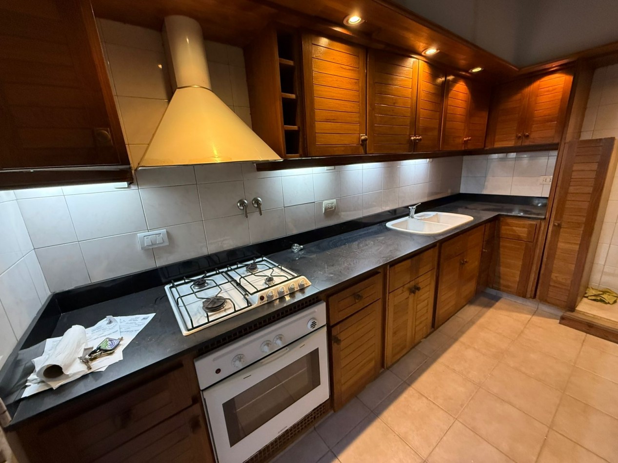 Excelente Casa en Alquiler Frente a Plaza de la Cruz - Quilmes Centro