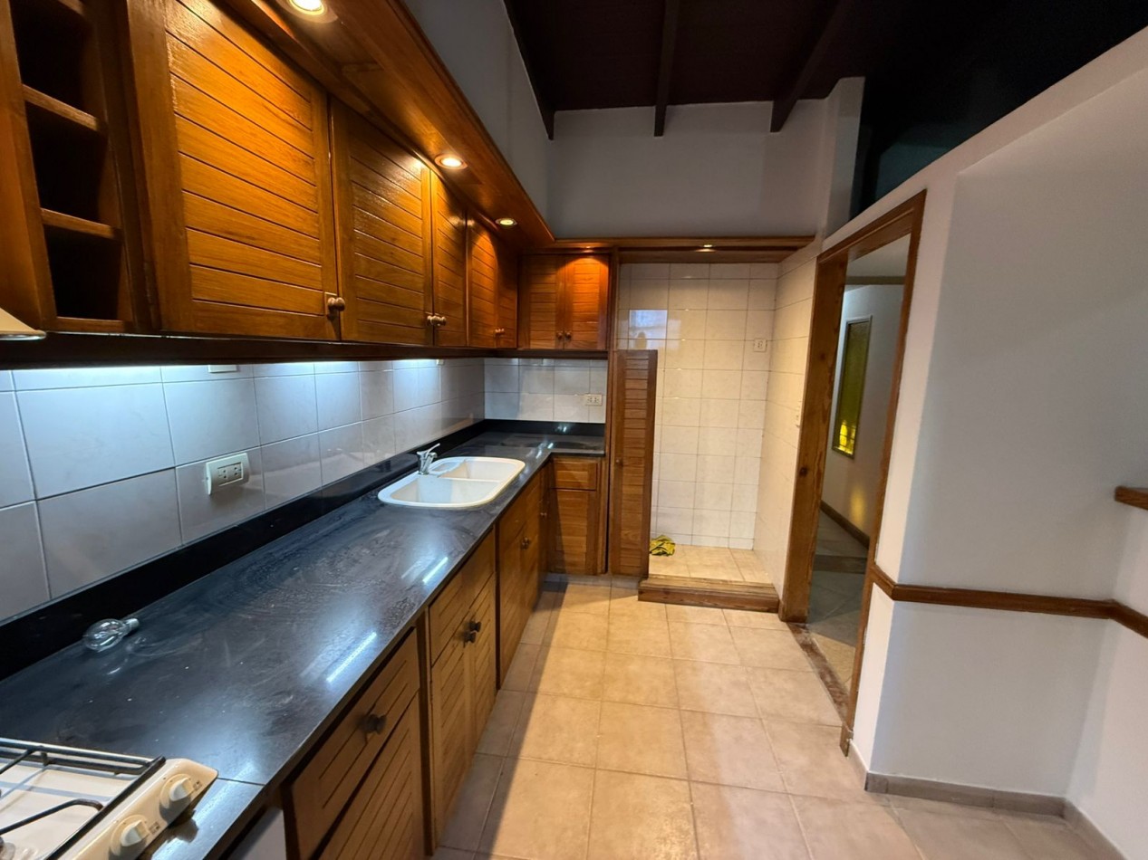 Excelente Casa en Alquiler Frente a Plaza de la Cruz - Quilmes Centro