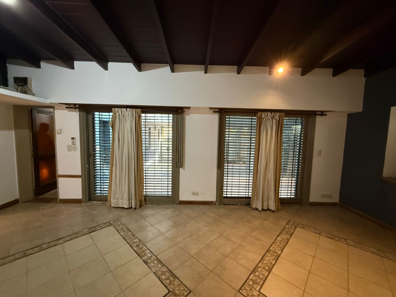 Excelente Casa en Alquiler Frente a Plaza de la Cruz - Quilmes Centro