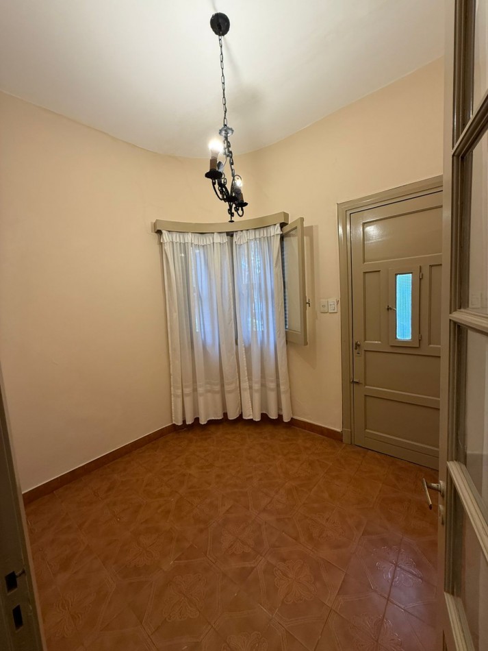 Casa en Venta - Amplio lote y excelentes comodidades