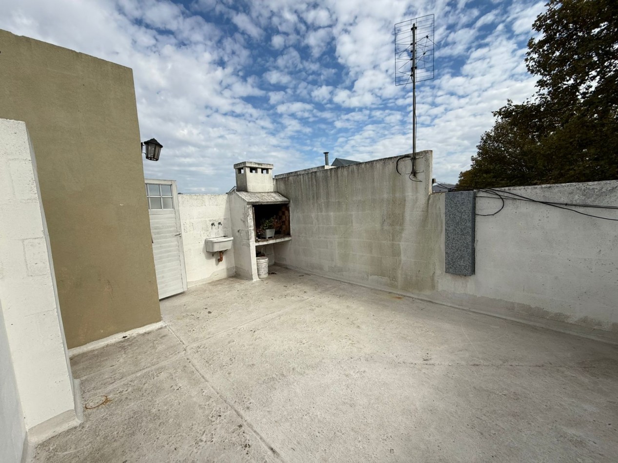Departamento de 2 Ambientes en Bernal con Terraza Propia