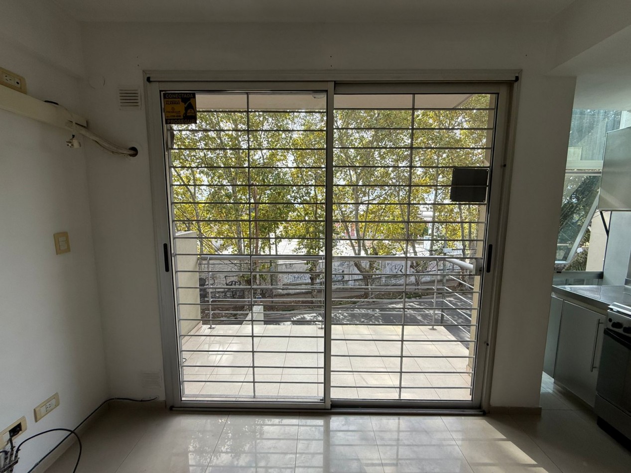 Departamento de 2 Ambientes en Bernal con Terraza Propia
