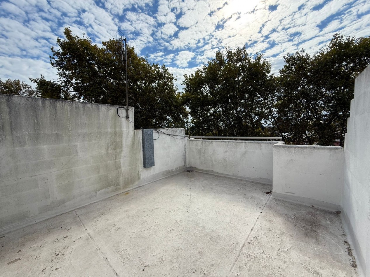 Departamento de 2 Ambientes en Bernal con Terraza Propia