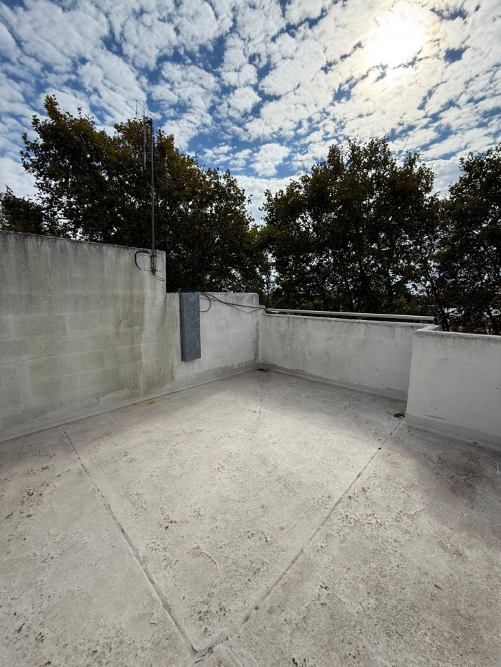 Departamento de 2 Ambientes en Bernal con Terraza Propia