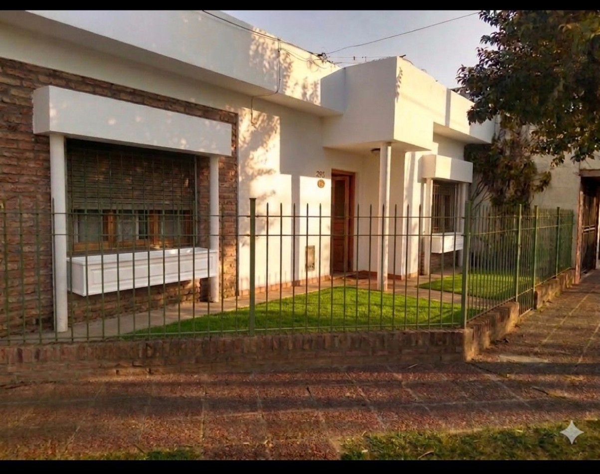 Casa de 3 Ambientes en Venta en Ezpeleta
