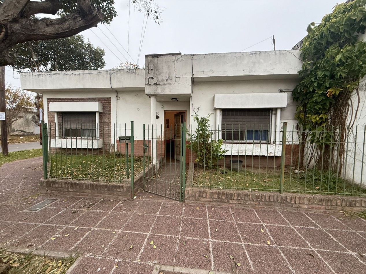 Casa de 3 Ambientes en Venta en Ezpeleta