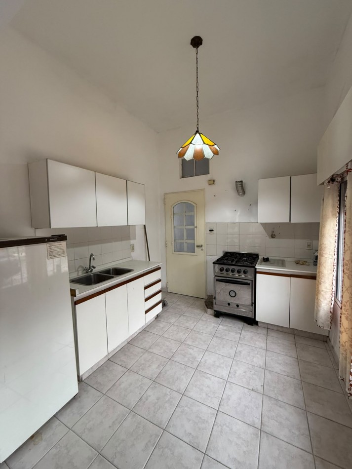 Casa con Departamento Independiente en Venta - Ideal para Vivienda Multifamiliar o Inversion