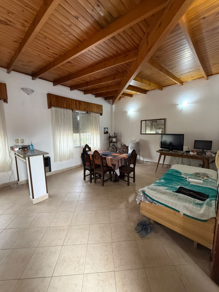 Casa con Departamento Independiente en Venta - Ideal para Vivienda Multifamiliar o Inversion