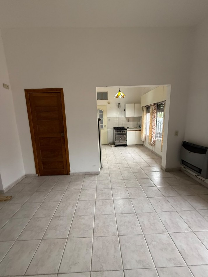 Casa con Departamento Independiente en Venta - Ideal para Vivienda Multifamiliar o Inversion