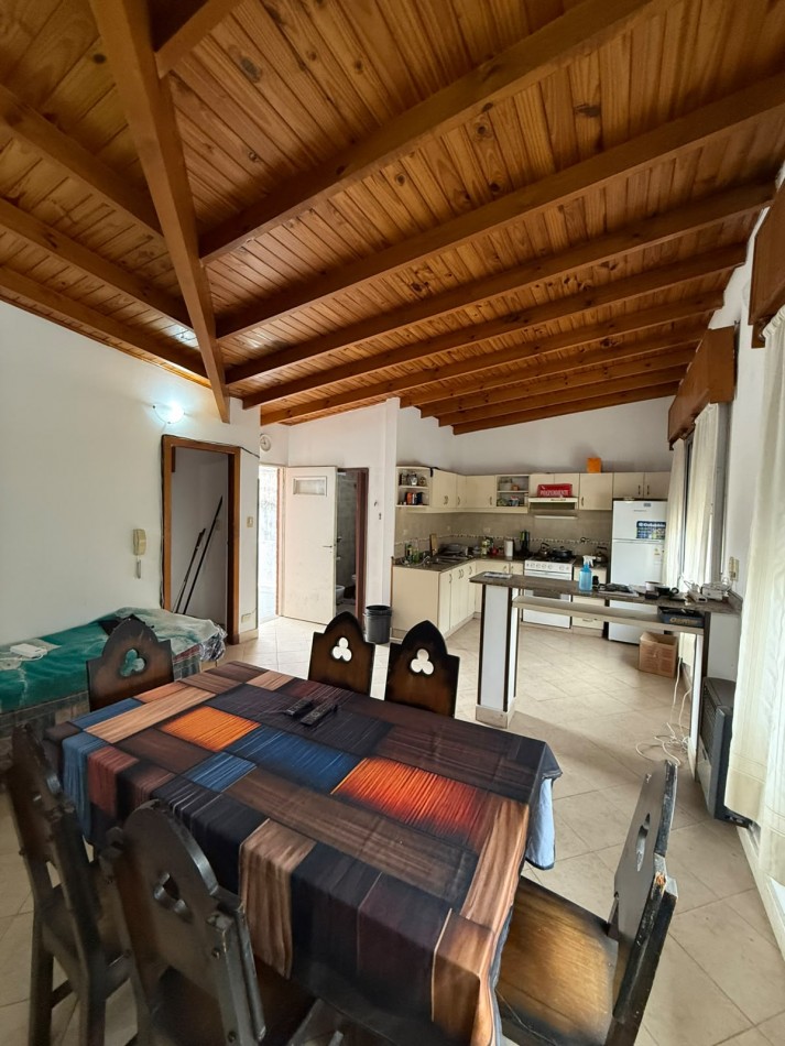 Casa con Departamento Independiente en Venta - Ideal para Vivienda Multifamiliar o Inversion