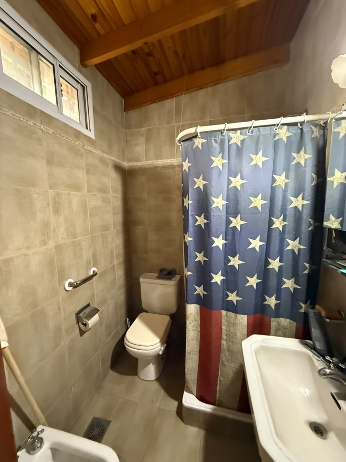 Casa con Departamento Independiente en Venta - Ideal para Vivienda Multifamiliar o Inversion