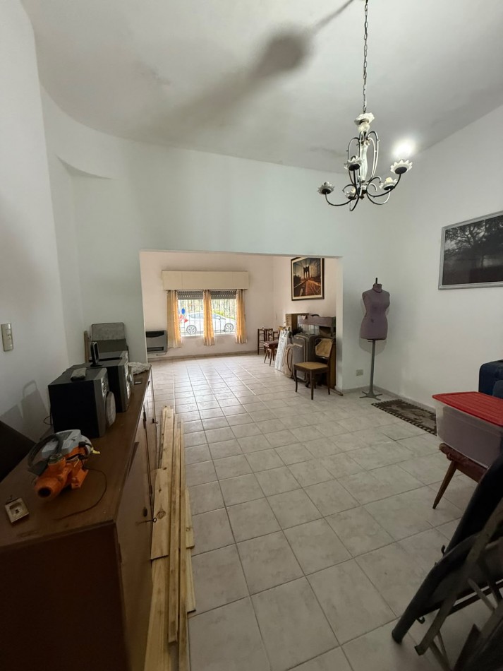 Casa con Departamento Independiente en Venta - Ideal para Vivienda Multifamiliar o Inversion