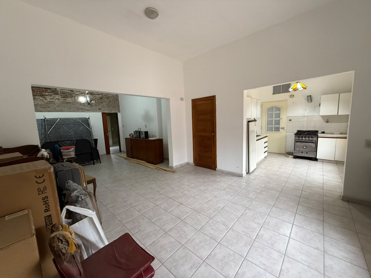 Casa con Departamento Independiente en Venta - Ideal para Vivienda Multifamiliar o Inversion