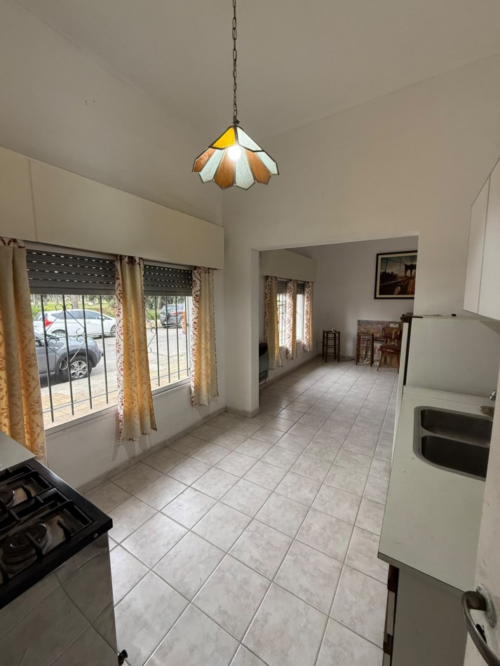 Casa con Departamento Independiente en Venta - Ideal para Vivienda Multifamiliar o Inversion