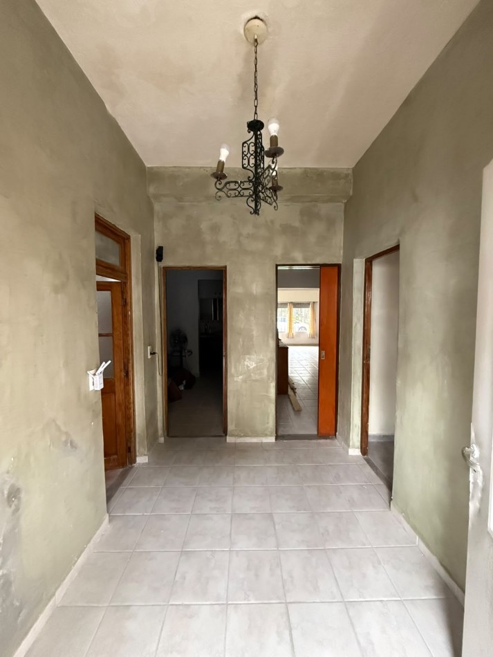 Casa con Departamento Independiente en Venta - Ideal para Vivienda Multifamiliar o Inversion