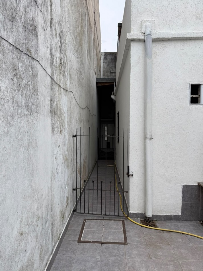 Casa con Departamento Independiente en Venta - Ideal para Vivienda Multifamiliar o Inversion
