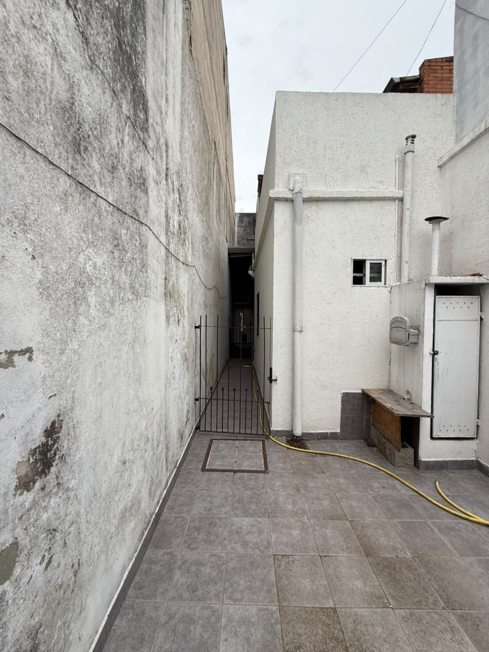 Casa con Departamento Independiente en Venta - Ideal para Vivienda Multifamiliar o Inversion