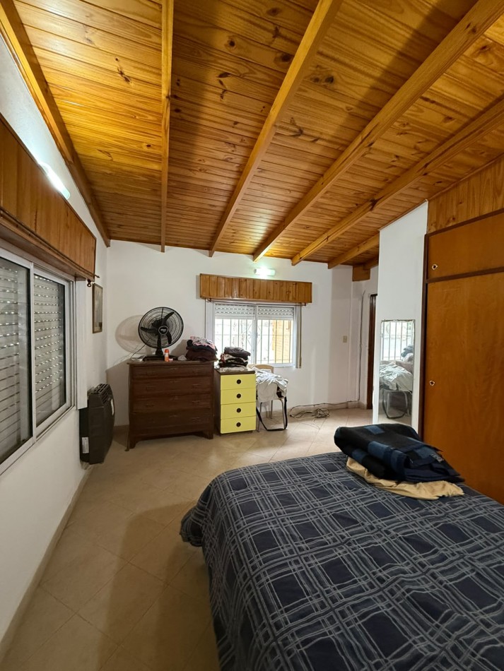 Casa con Departamento Independiente en Venta - Ideal para Vivienda Multifamiliar o Inversion