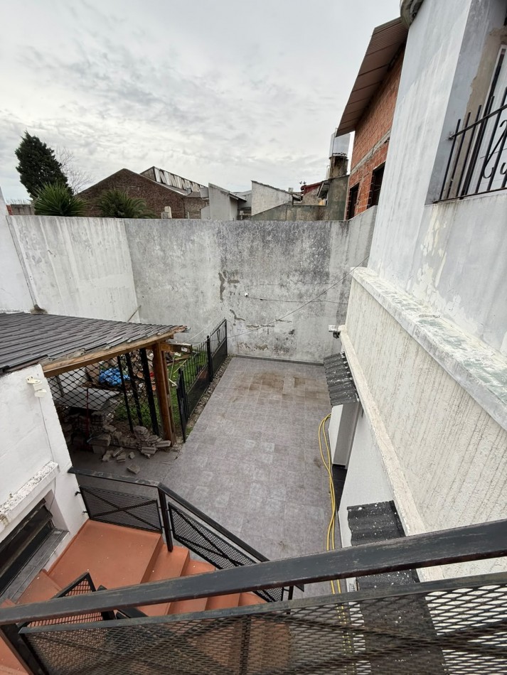 Casa con Departamento Independiente en Venta - Ideal para Vivienda Multifamiliar o Inversion