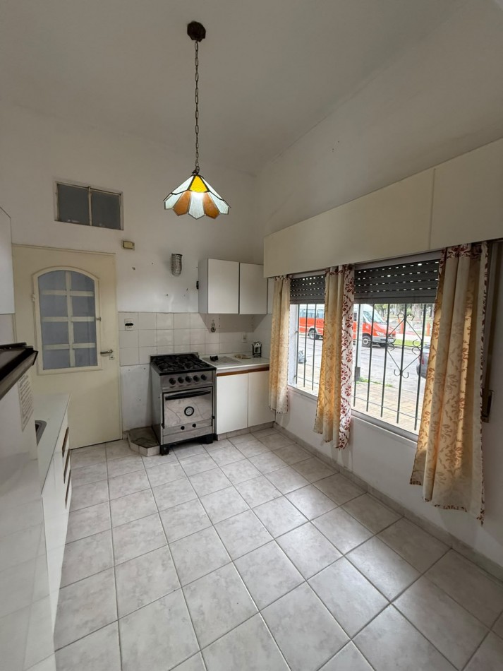 Casa con Departamento Independiente en Venta - Ideal para Vivienda Multifamiliar o Inversion