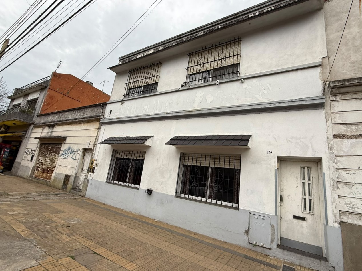 Casa con Departamento Independiente en Venta - Ideal para Vivienda Multifamiliar o Inversion