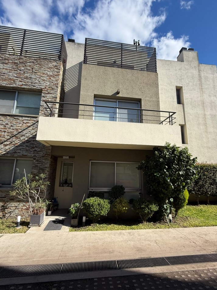 Triplex en Venta - Con Cochera, Balcon y Amenities